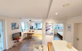 Stilvolle Wohnung in Elbnähe mit Balkon, Parkplatz